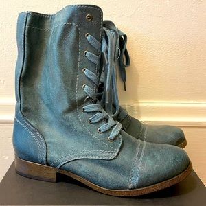 🐱Denim colored lace up boots